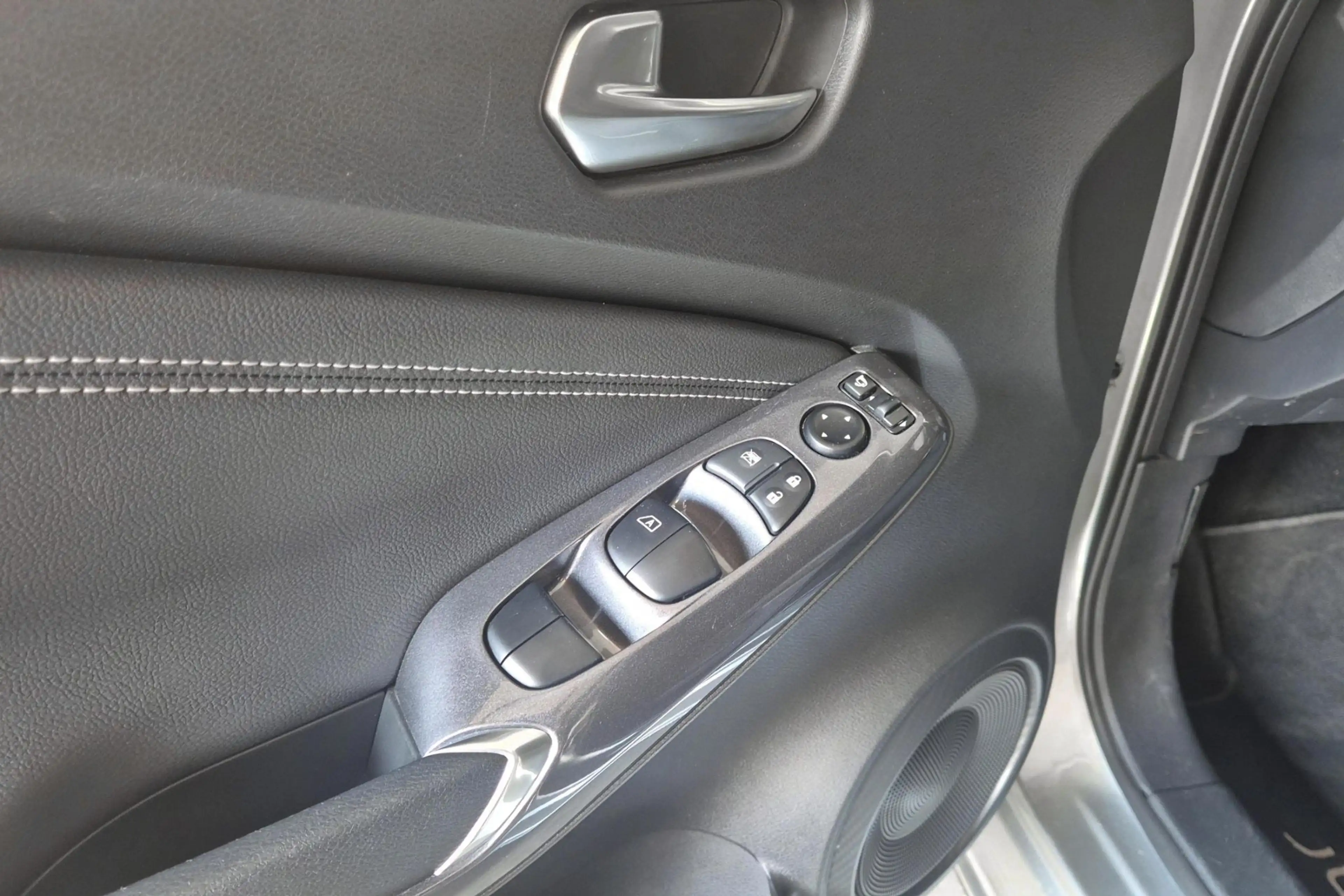 Nissan Juke 1.6 Hybrid 145 N-Connecta Automaat/Apple Carplay e — photo 15