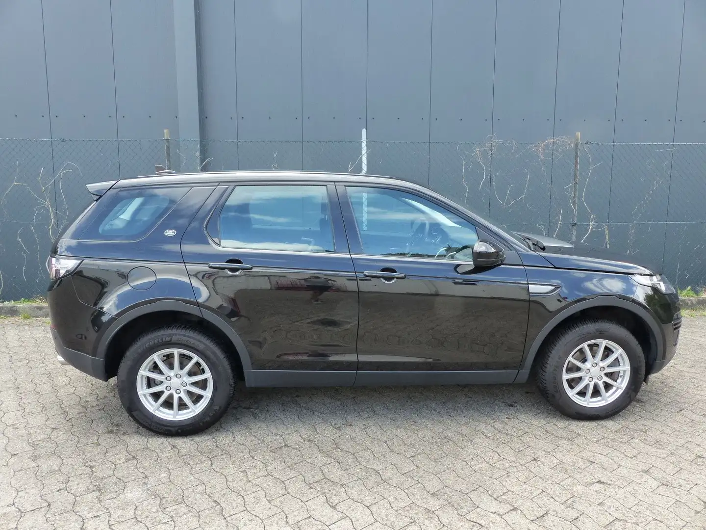 Land Rover Discovery Sport 4WD Klima/PDC/Sitzheiz/Bluet/1Hd Schwarz - 1