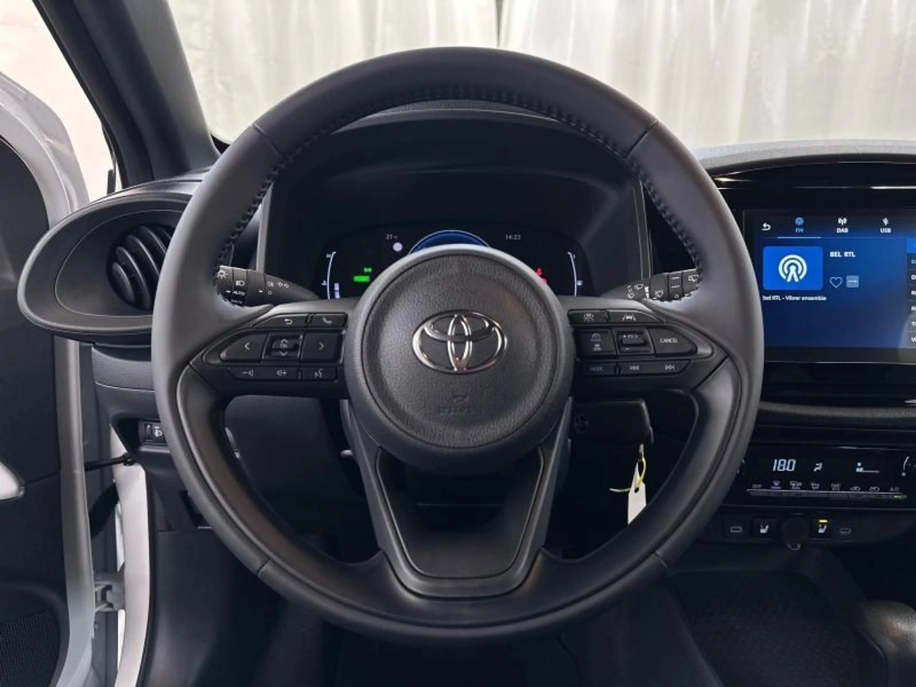 Toyota Aygo X 116hp HEV Comfort | heated seats — photo 24