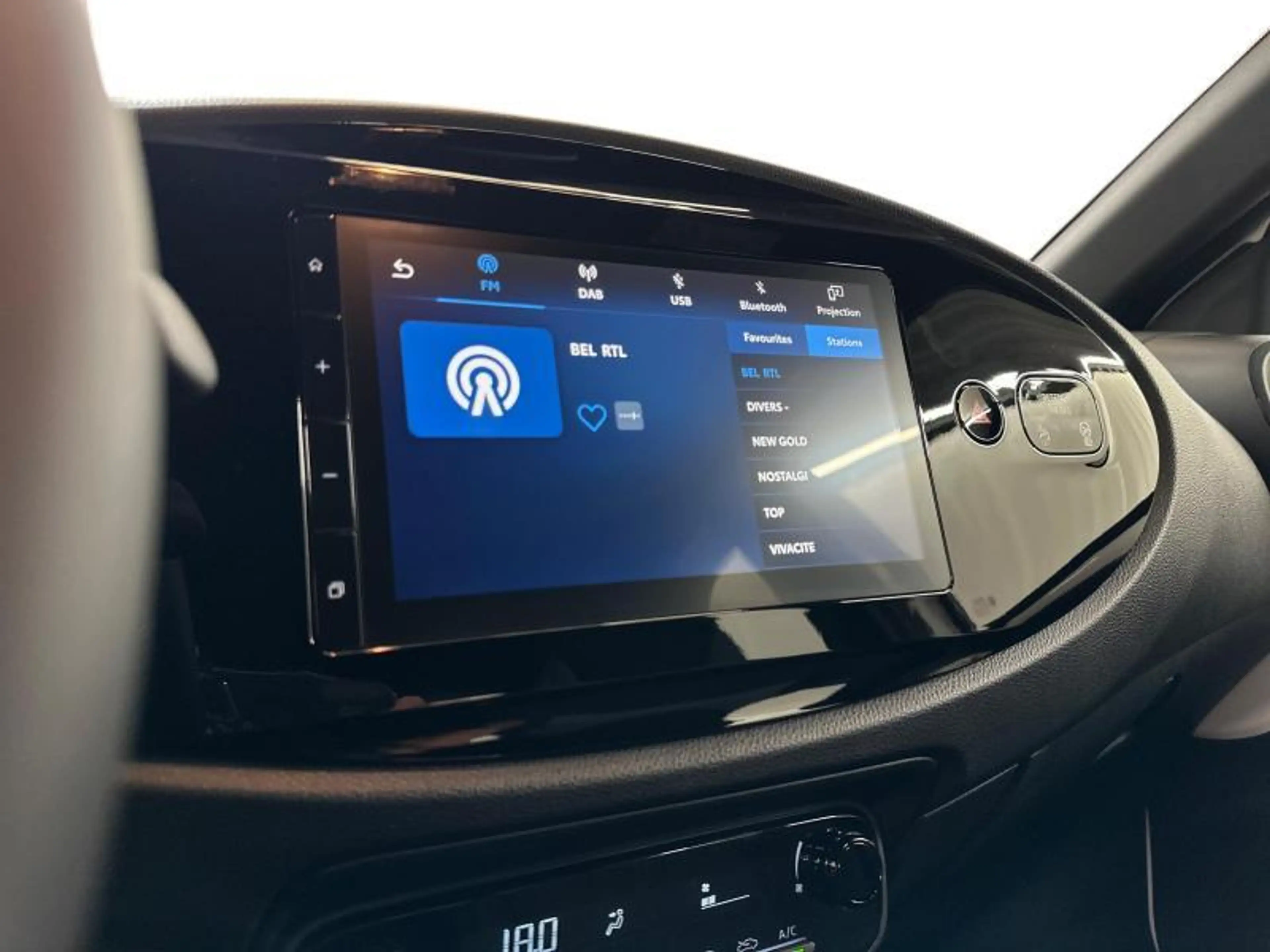 Toyota Aygo X 116hp HEV Comfort | heated seats — photo 13