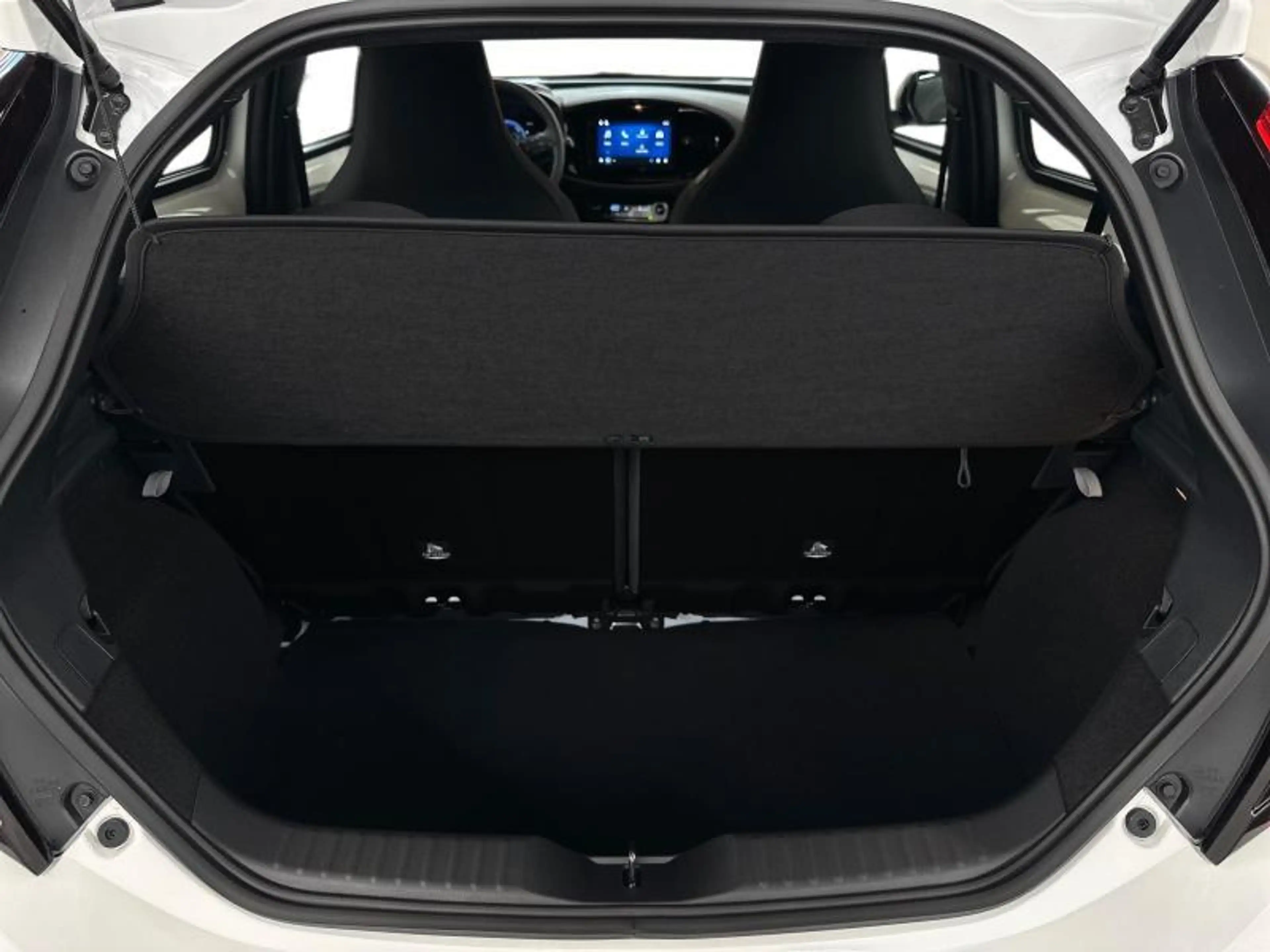 Toyota Aygo X 116hp HEV Comfort | heated seats — photo 11