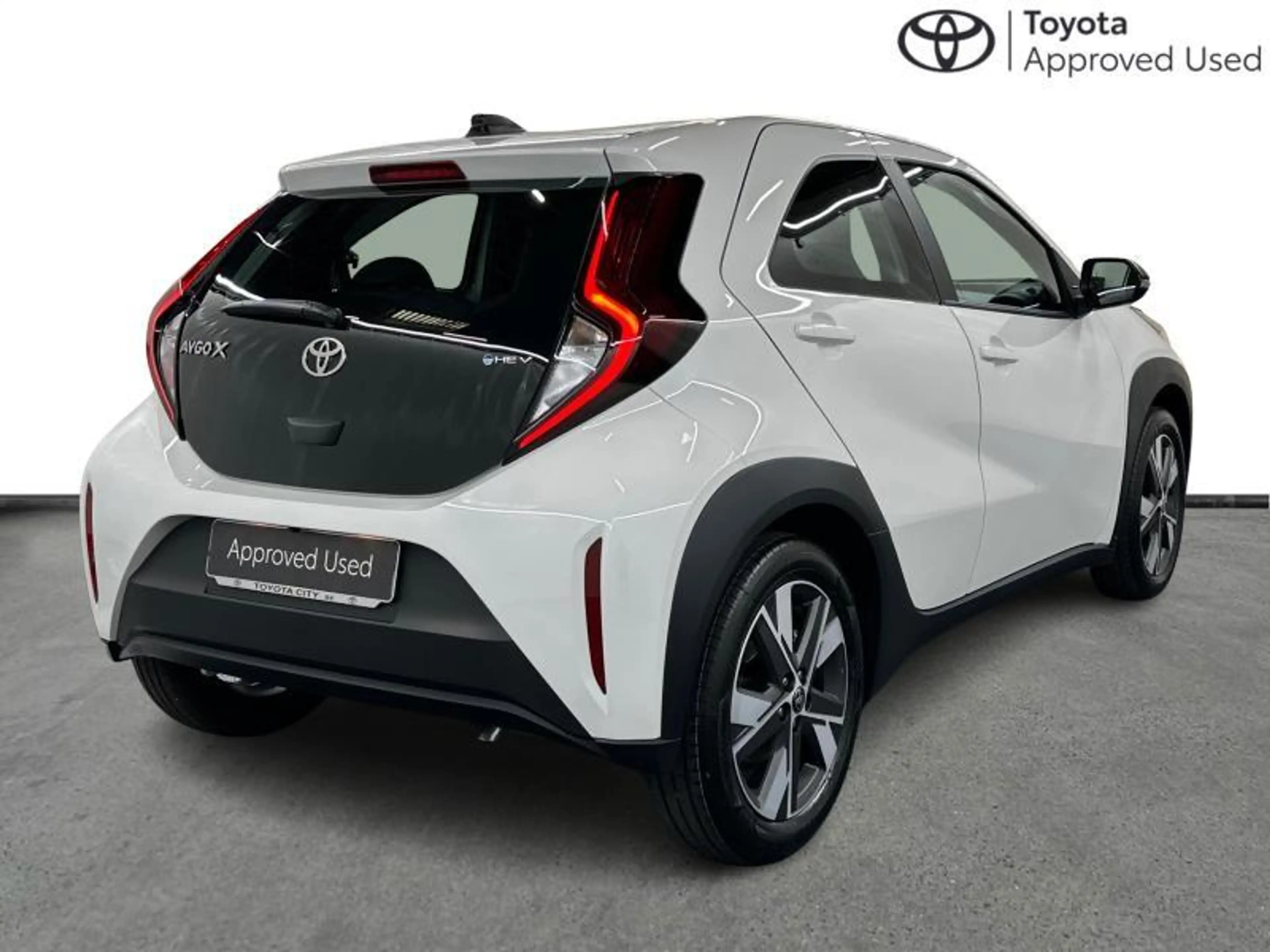 Toyota Aygo X 116hp HEV Comfort | heated seats — photo 17