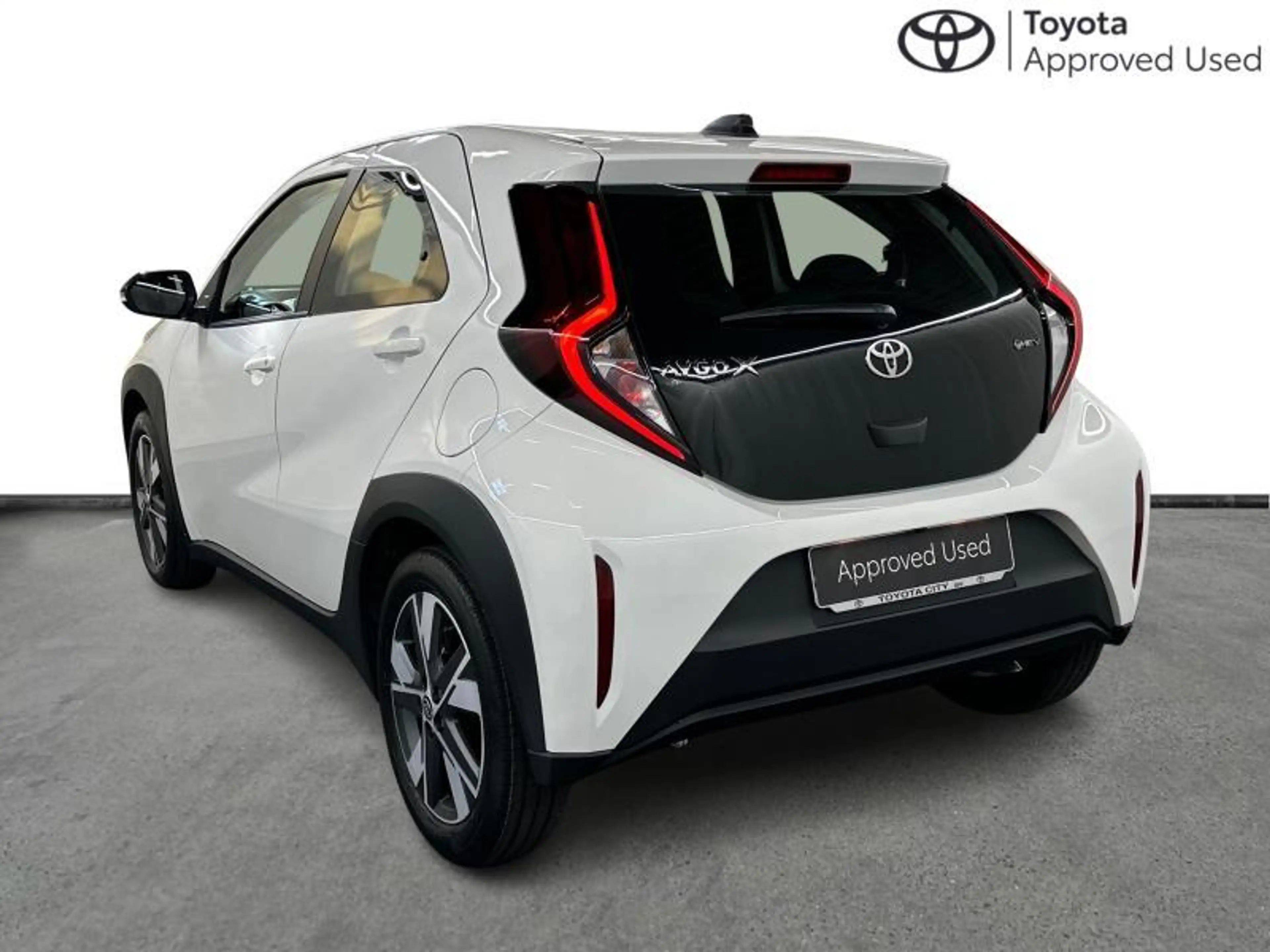 Toyota Aygo X 116hp HEV Comfort | heated seats — photo 3