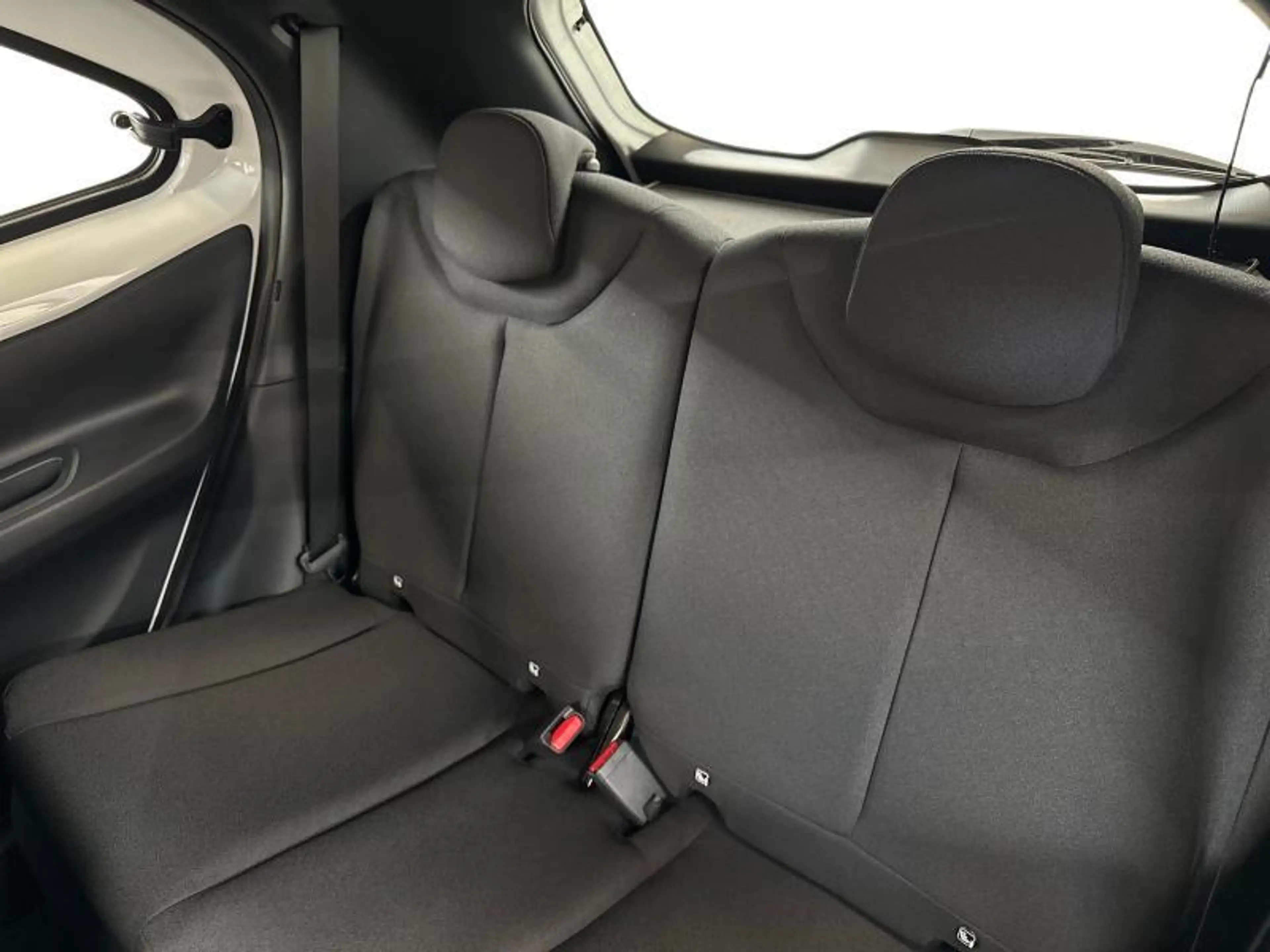 Toyota Aygo X 116hp HEV Comfort | heated seats — photo 12