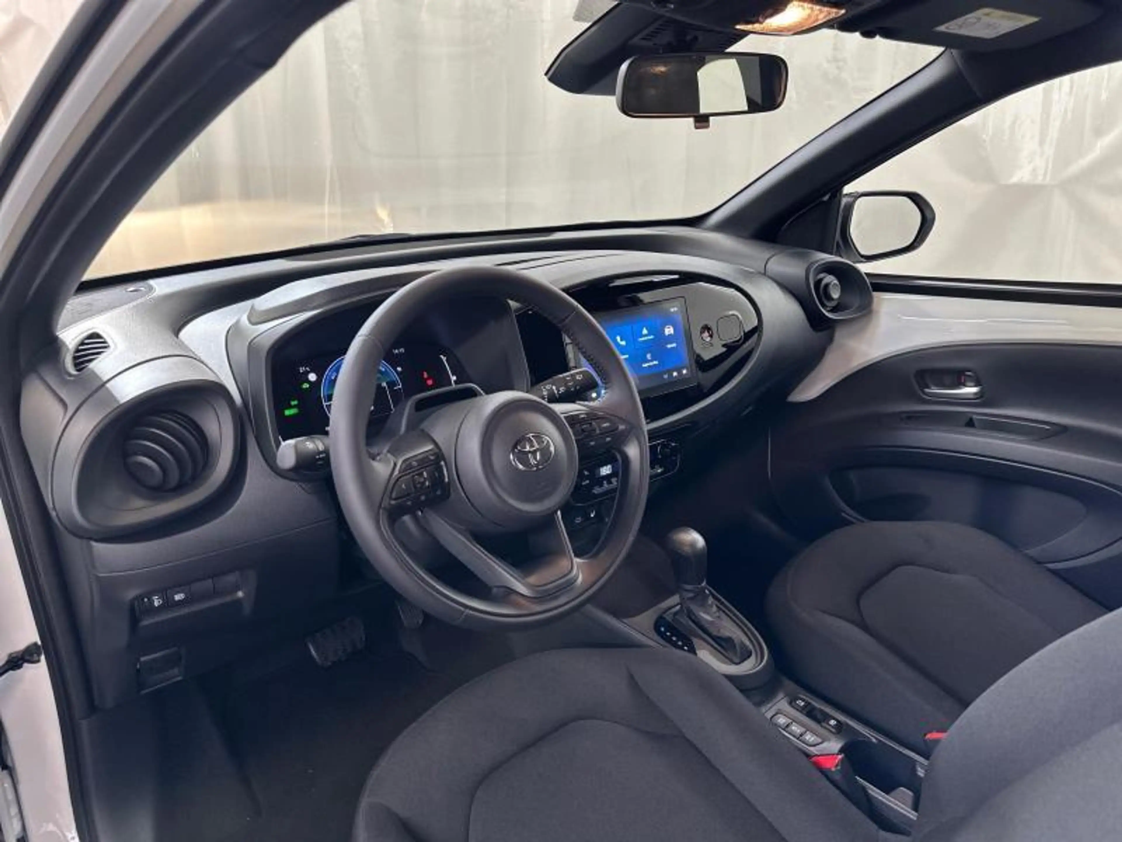 Toyota Aygo X 116hp HEV Comfort | heated seats — photo 19