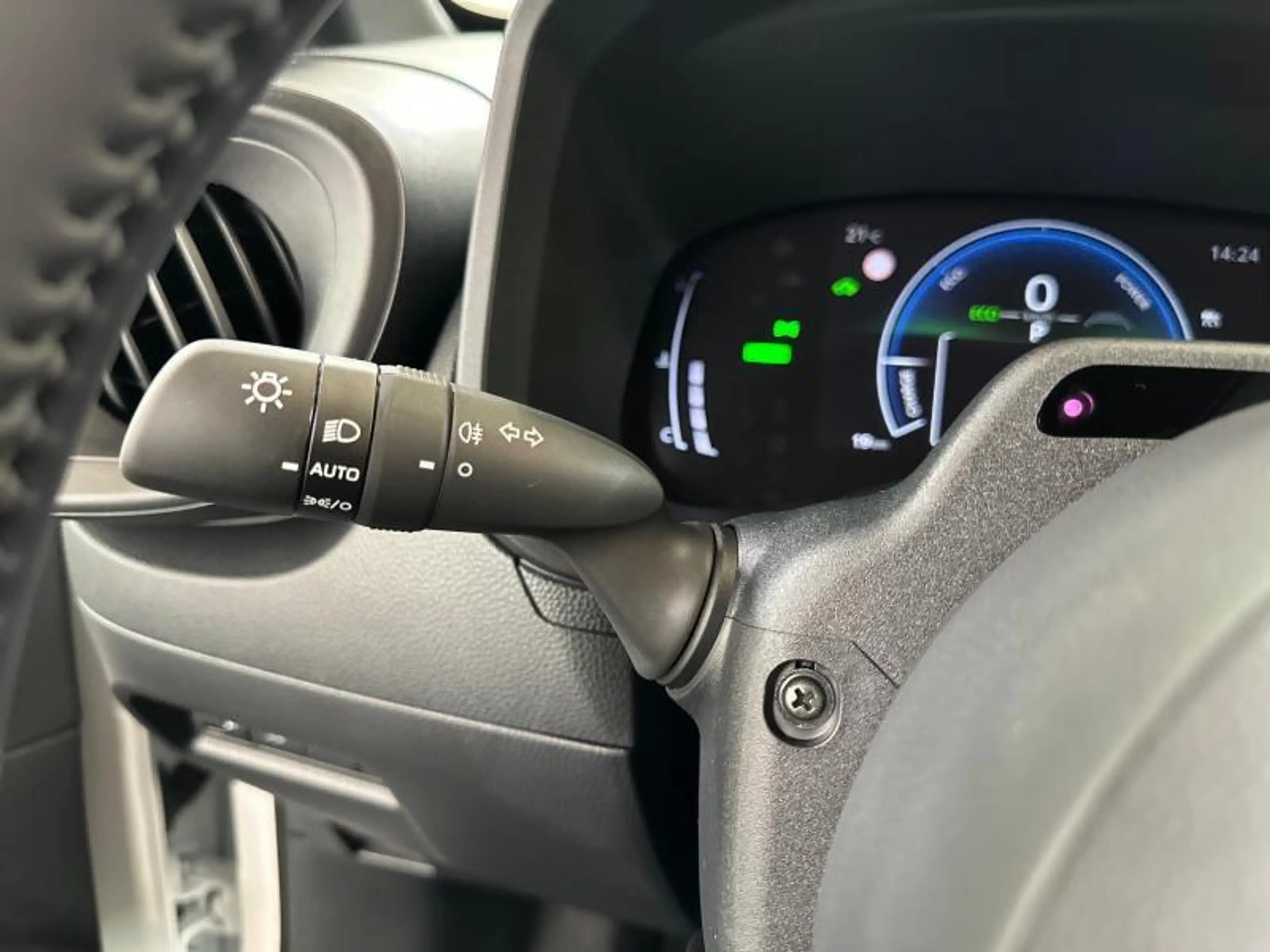 Toyota Aygo X 116hp HEV Comfort | heated seats — photo 26