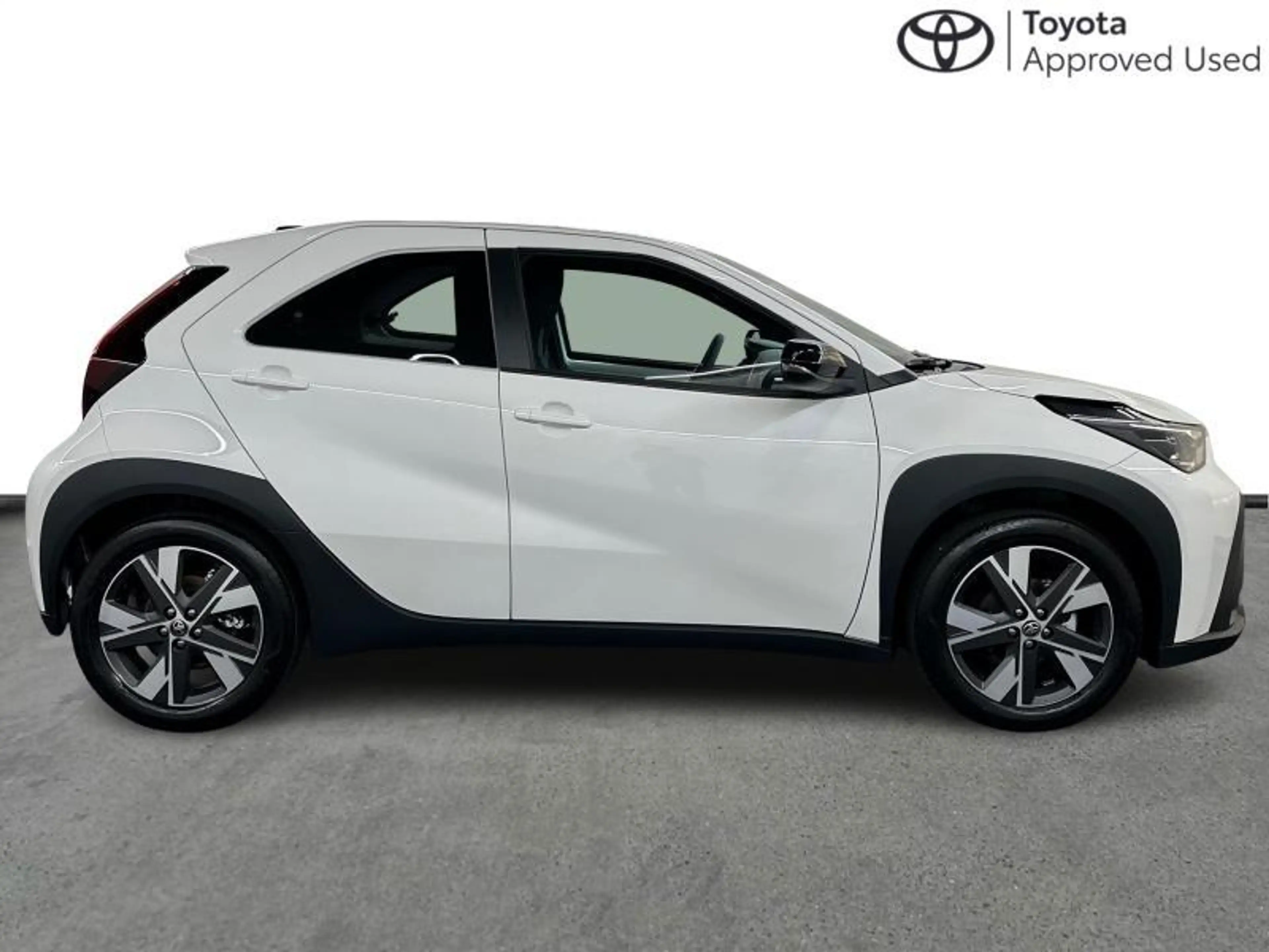 Toyota Aygo X 116hp HEV Comfort | heated seats — photo 16