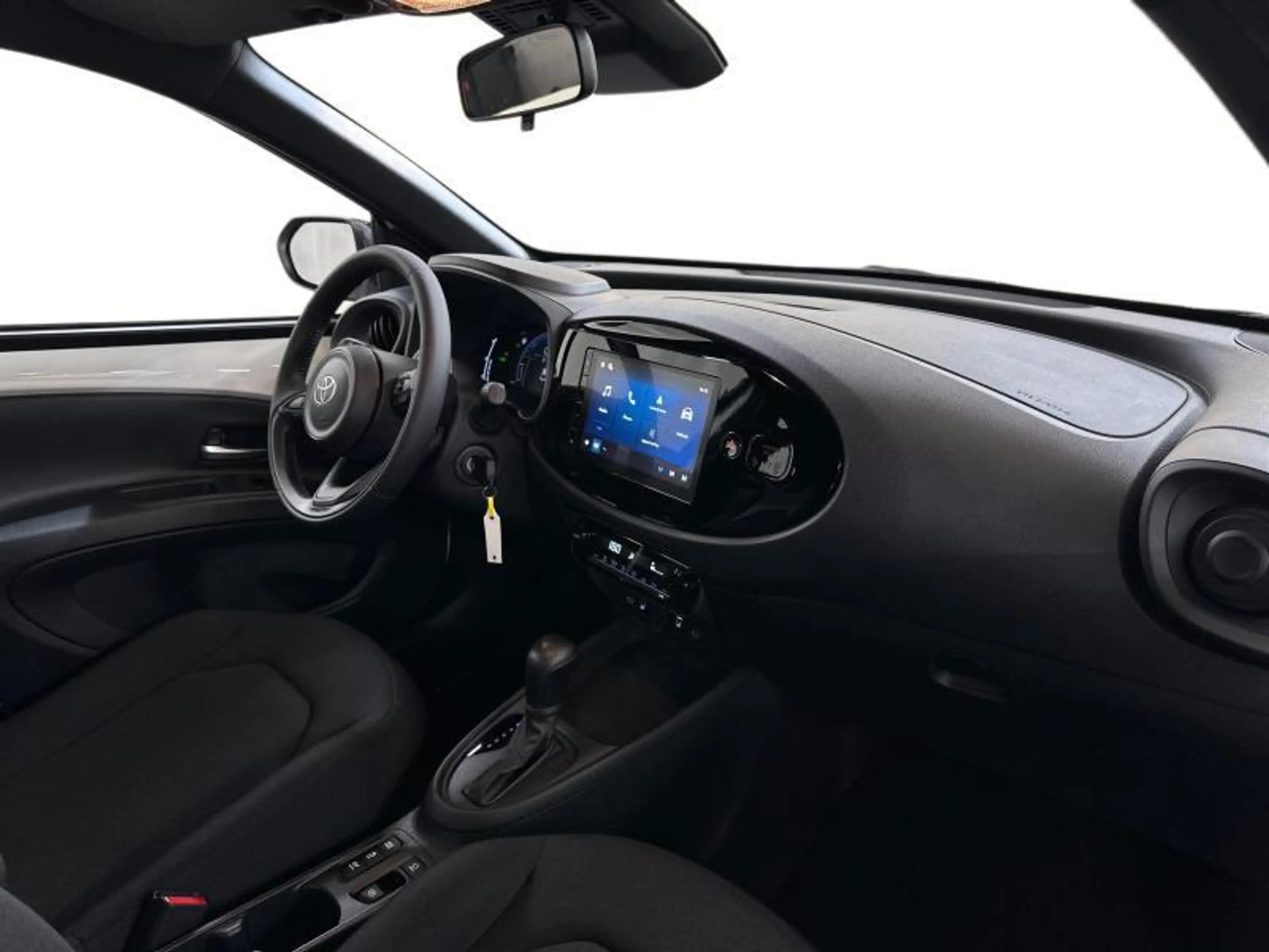 Toyota Aygo X 116hp HEV Comfort | heated seats — photo 8