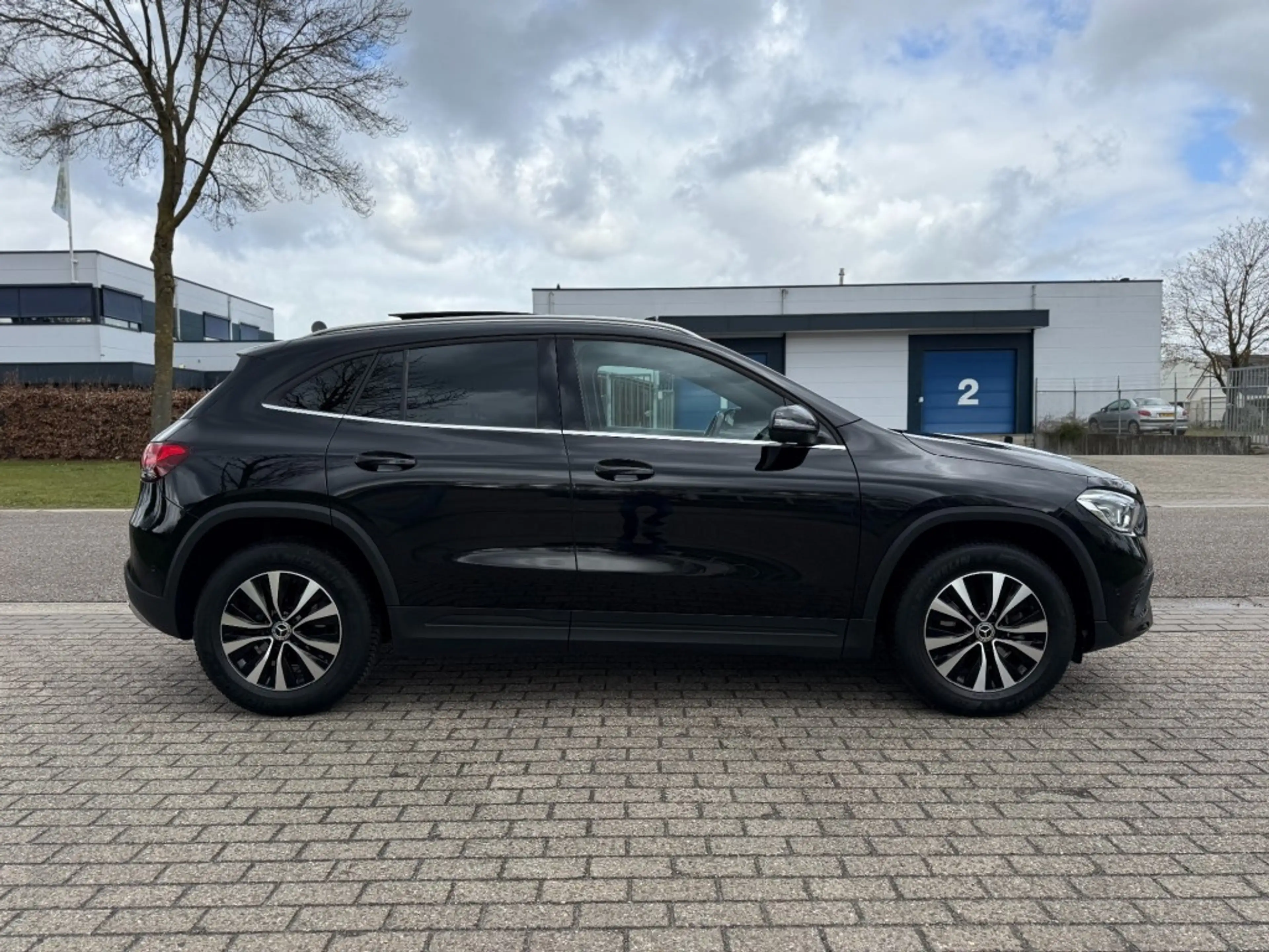 Mercedes-Benz GLA 180 180 Aut Panorama Camera — photo 5