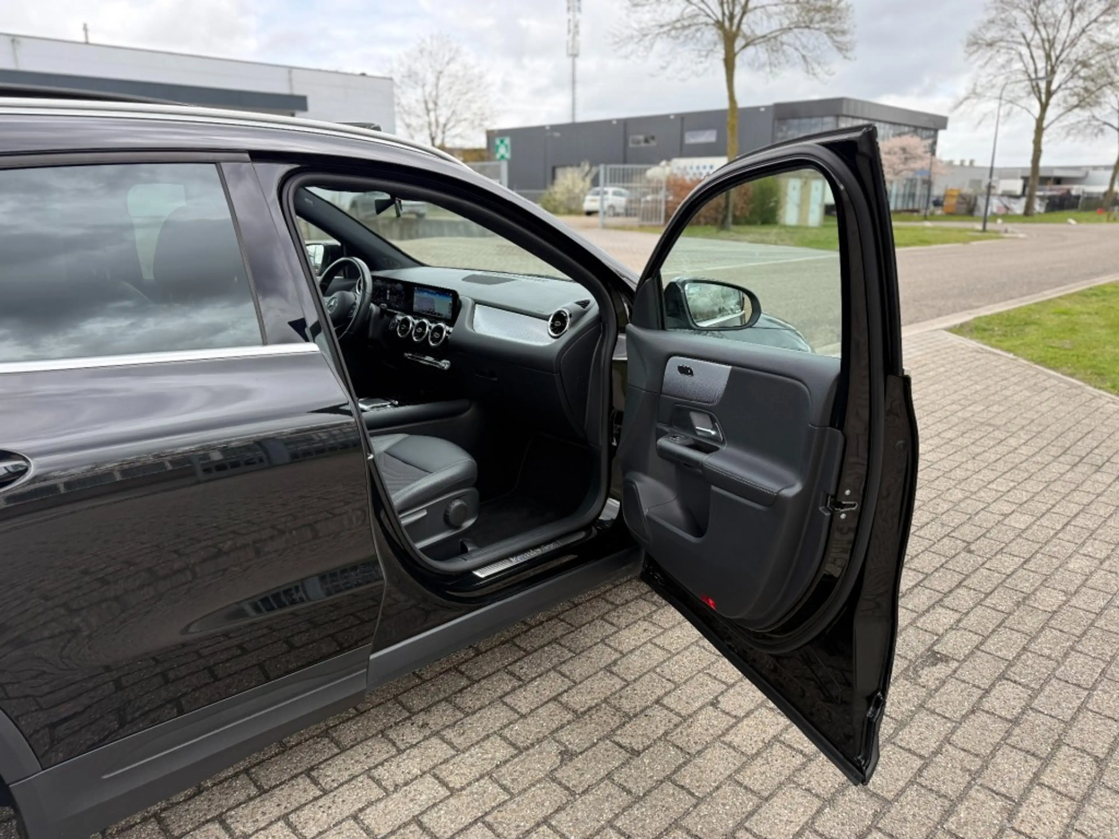Mercedes-Benz GLA 180 180 Aut Panorama Camera — photo 7
