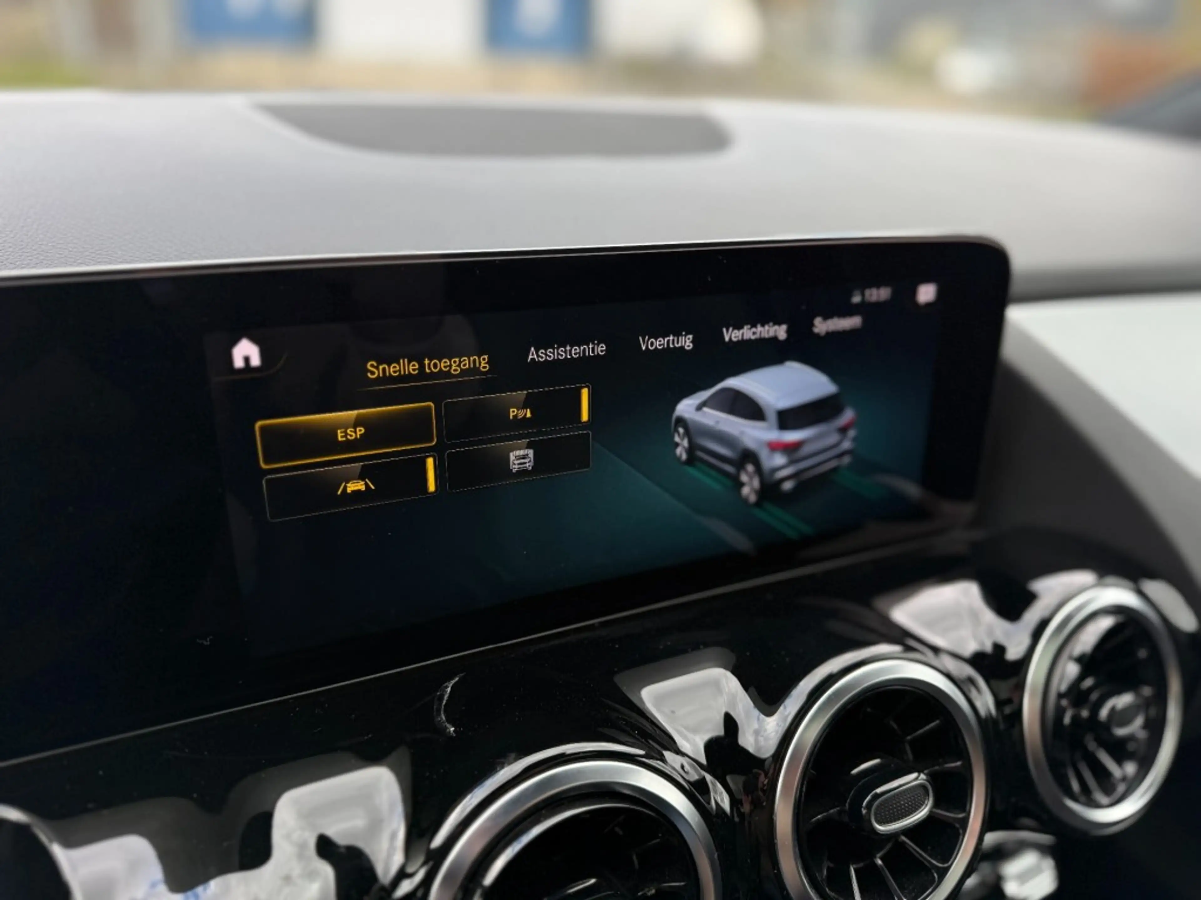 Mercedes-Benz GLA 180 180 Aut Panorama Camera — photo 15