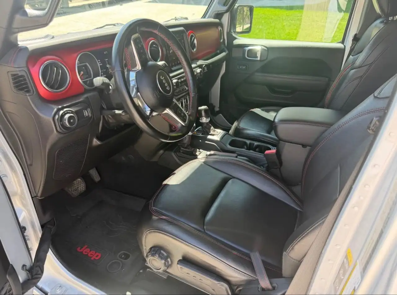 Jeep Wrangler снимка Jeep Wrangler