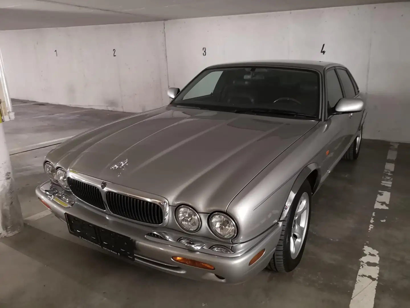 Jaguar XJ8 XJ8 3,2 Executive Silber - 2