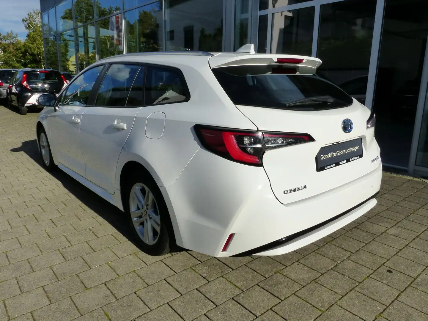 Toyota Corolla TS Hybrid Business Edition Navi Weiß - 2