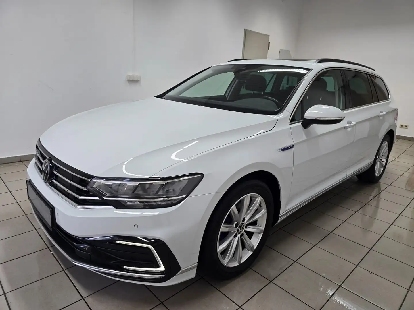 Volkswagen Passat Variant 1.4 TSI GTE LED Panorama Kamera AHK 1.Hand Weiß - 1