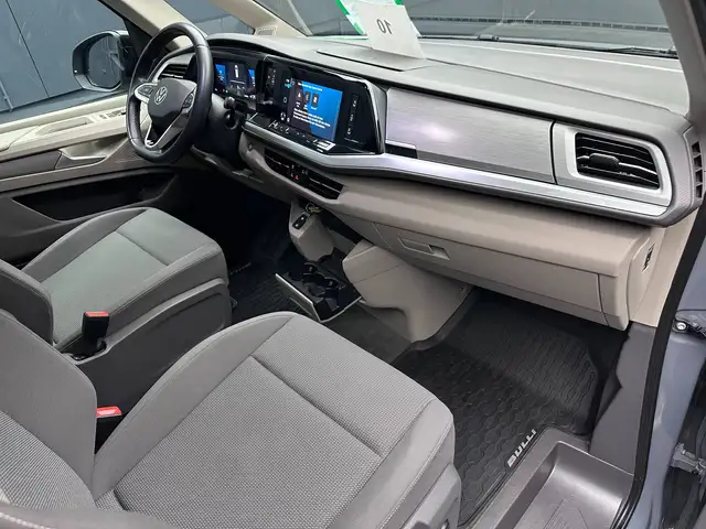 Volkswagen Multivan view 11