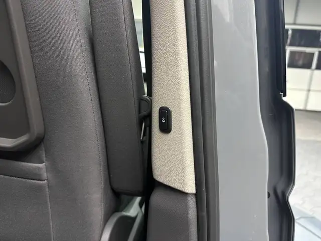 Volkswagen Multivan view 30