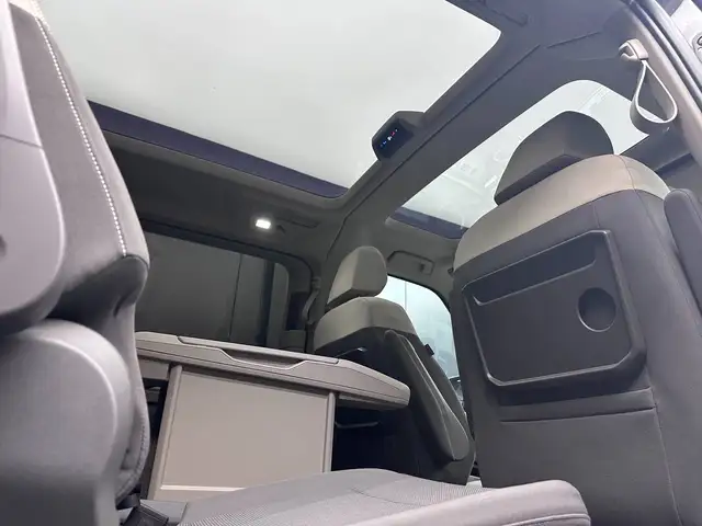 Volkswagen Multivan view 9