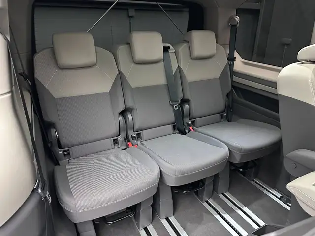 Volkswagen Multivan view 28