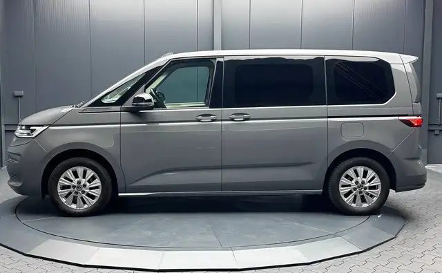 Volkswagen Multivan view 2