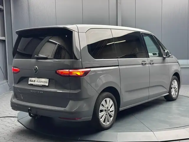 Volkswagen Multivan view 4