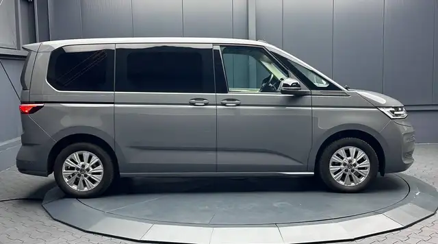 Volkswagen Multivan view 5