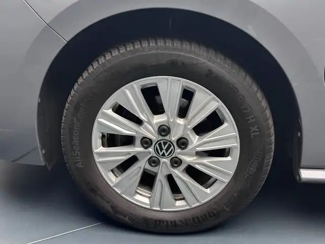 Volkswagen Multivan view 8