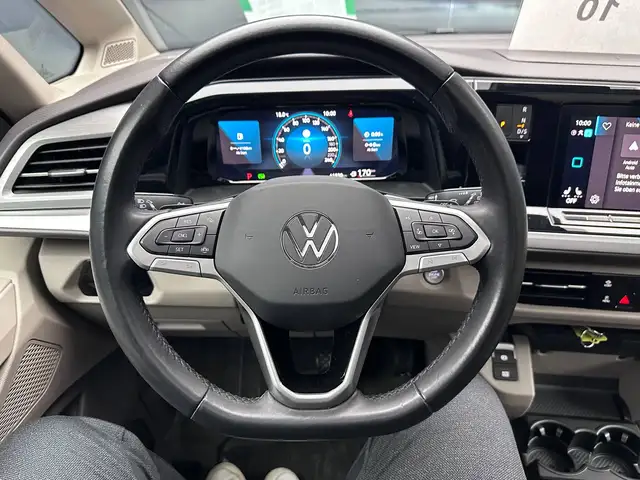 Volkswagen Multivan view 16