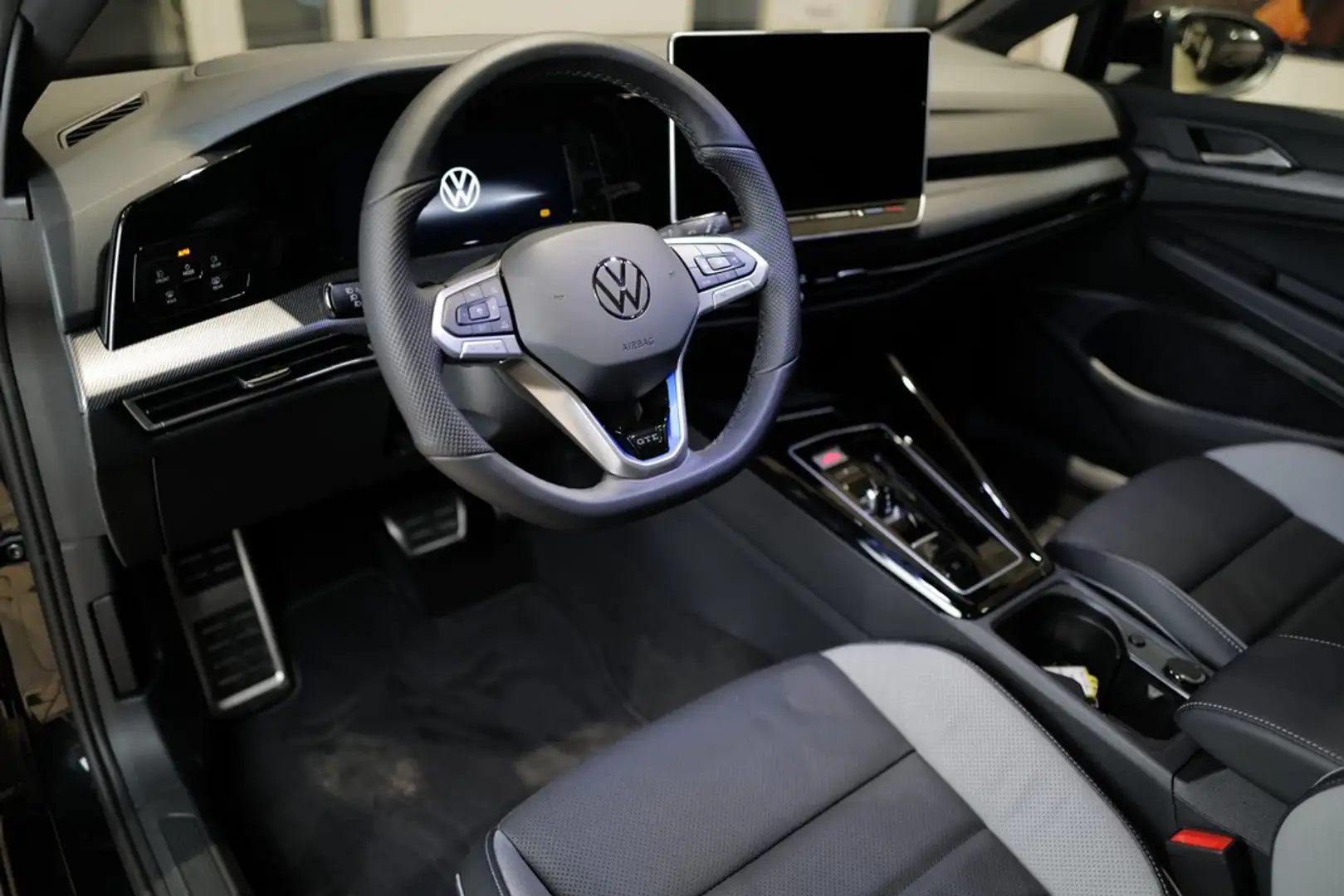 Volkswagen Golf GTE eHybrid !Vollausstattung! AHK Pano DCC 360° HUD... Černá - 2