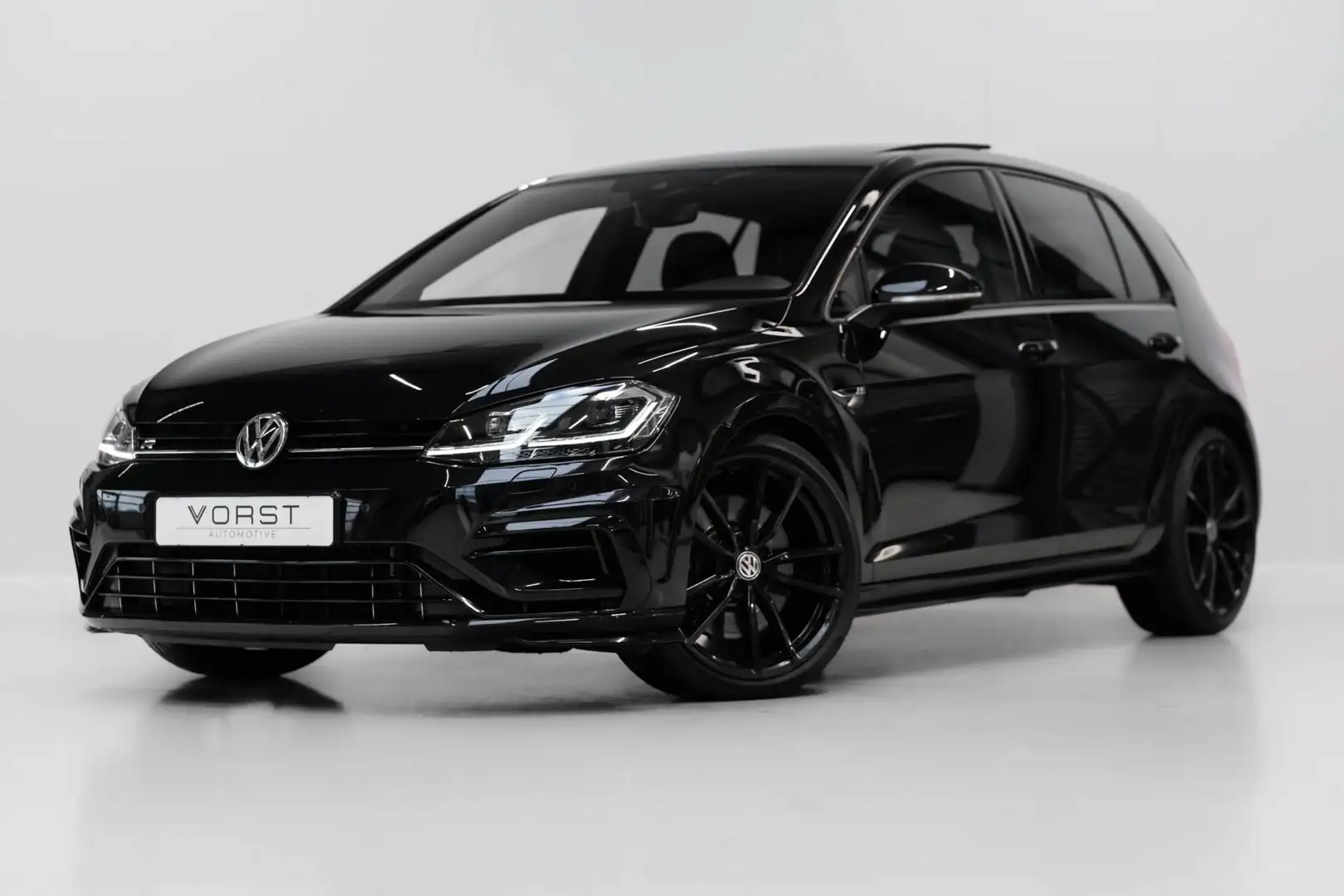 Volkswagen Golf 2.0 TSI 4Motion R Pano Dynaudio Camera DCC Schwarz - 1