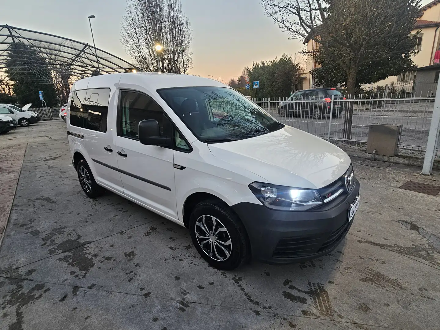 Volkswagen Caddy Bianco - 2