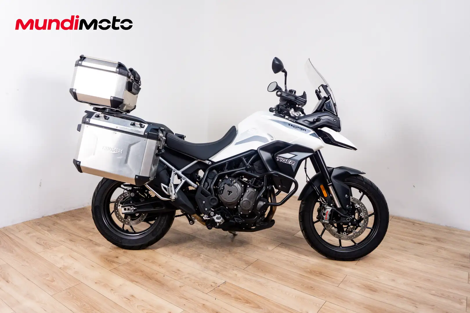 Triumph Tiger 900 - 1
