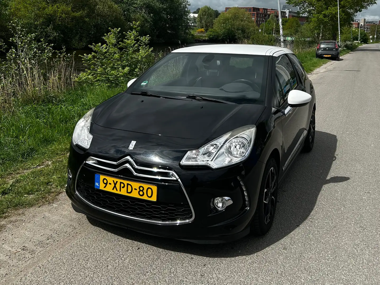 Citroen DS3 DS3 1.2 VTi So Chic Zwart - 2