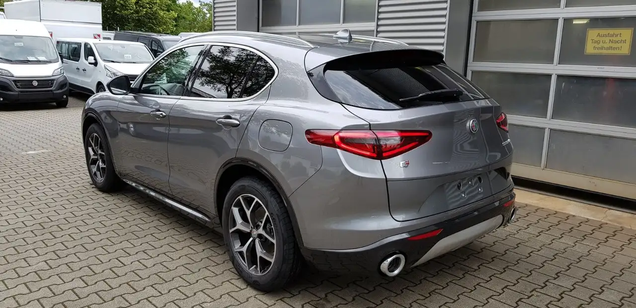 Alfa Romeo Stelvio 2021