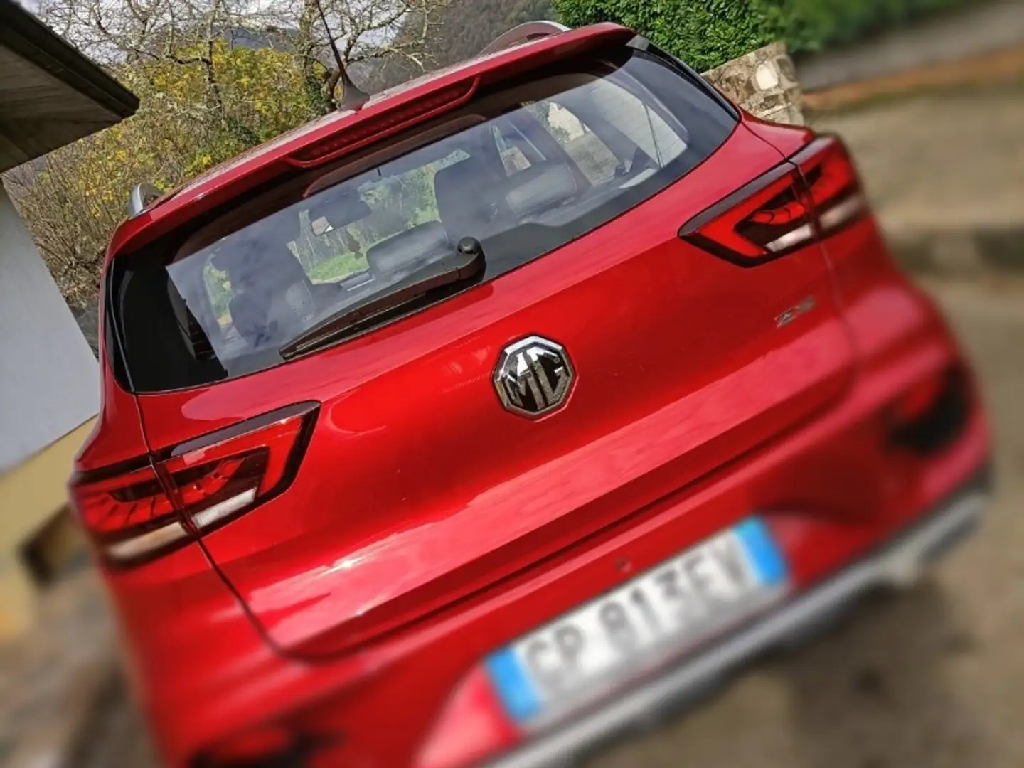 MG ZS 1.5 Luxury Rosso - 2