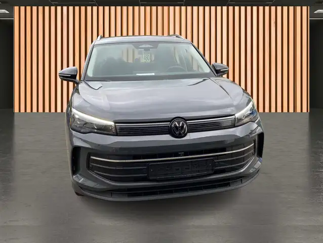 Volkswagen Tiguan view 16