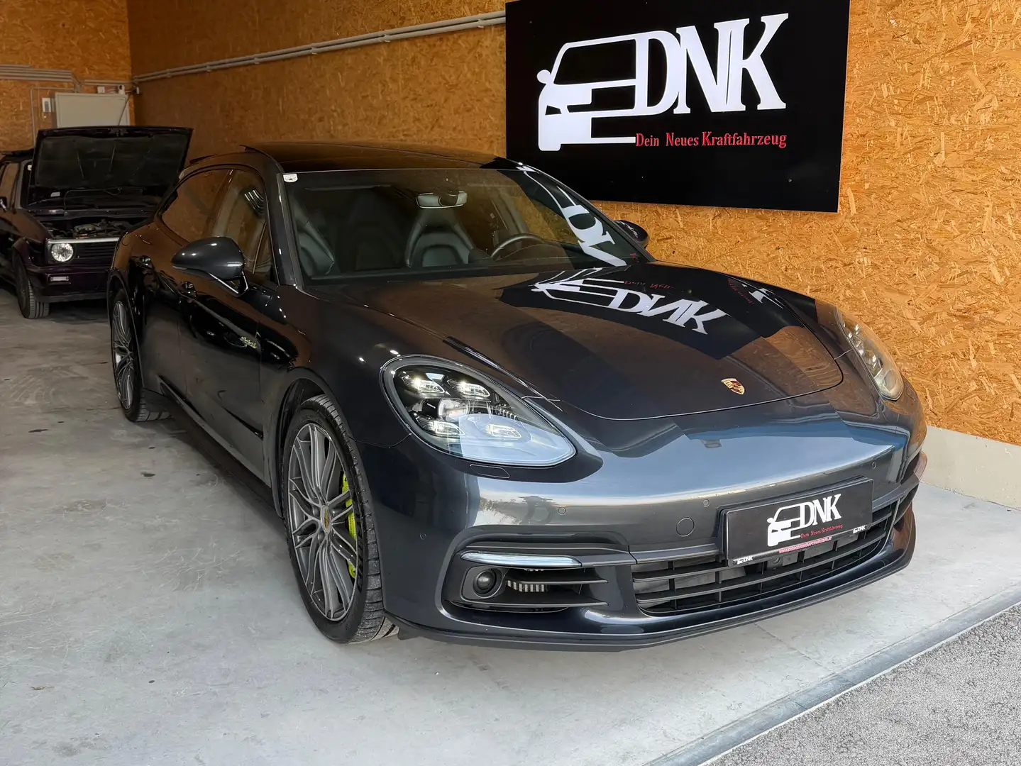 Porsche Panamera 4 Sport Turismo e-Hybrid APPROVED 2027|SportChrono|Softc.|Ambiente|Nachtsicht|SportAGA Grau - 1