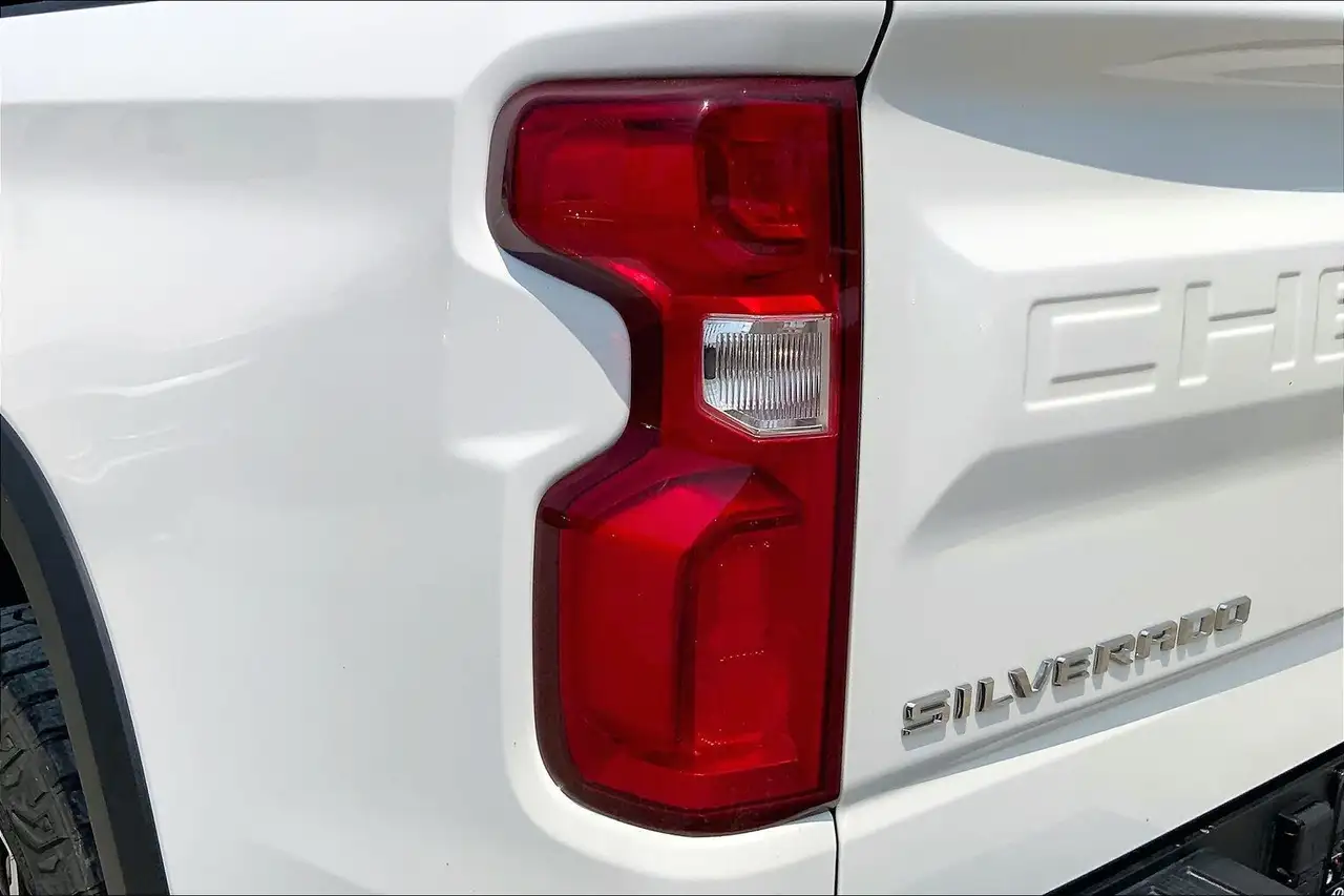Chevrolet Silverado 1500 photo Chevrolet Silverado 1500
