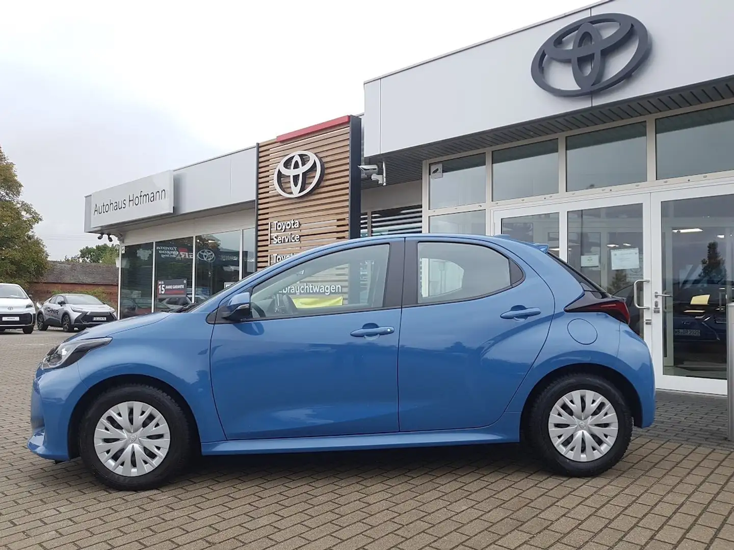 Toyota Yaris 1,0 *Comfort* Schalter, Ganzjahresreifen Blau - 2