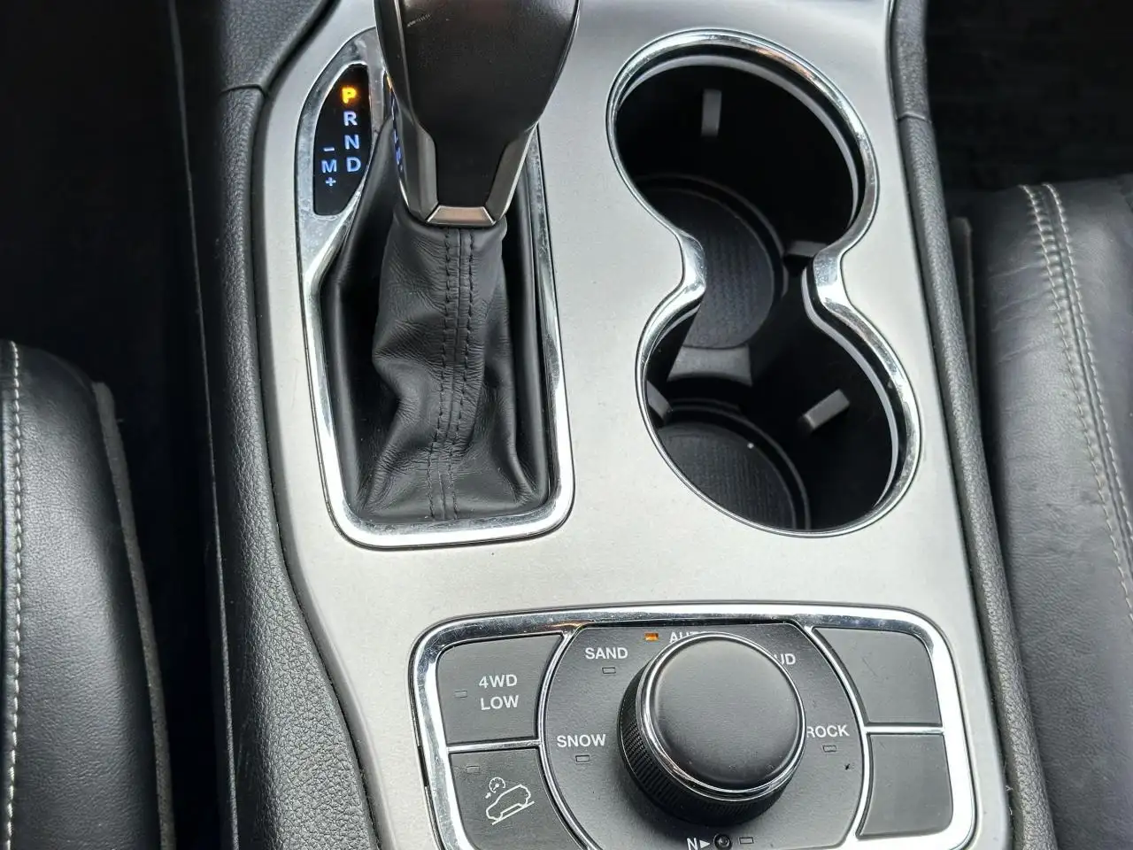 Jeep Grand Cherokee снимка Jeep Grand Cherokee