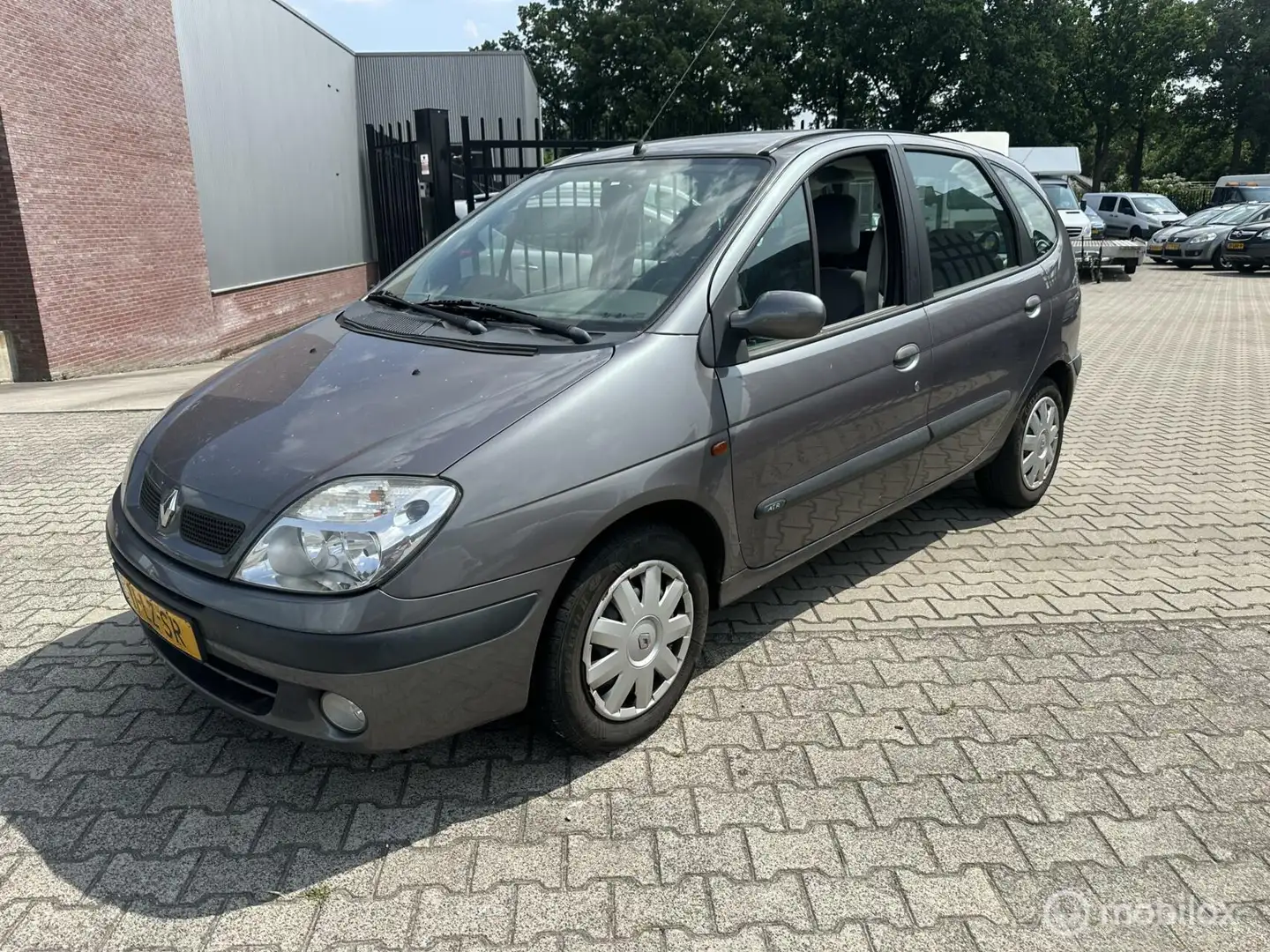 Renault Scenic 1.6-16V Grijs - 1