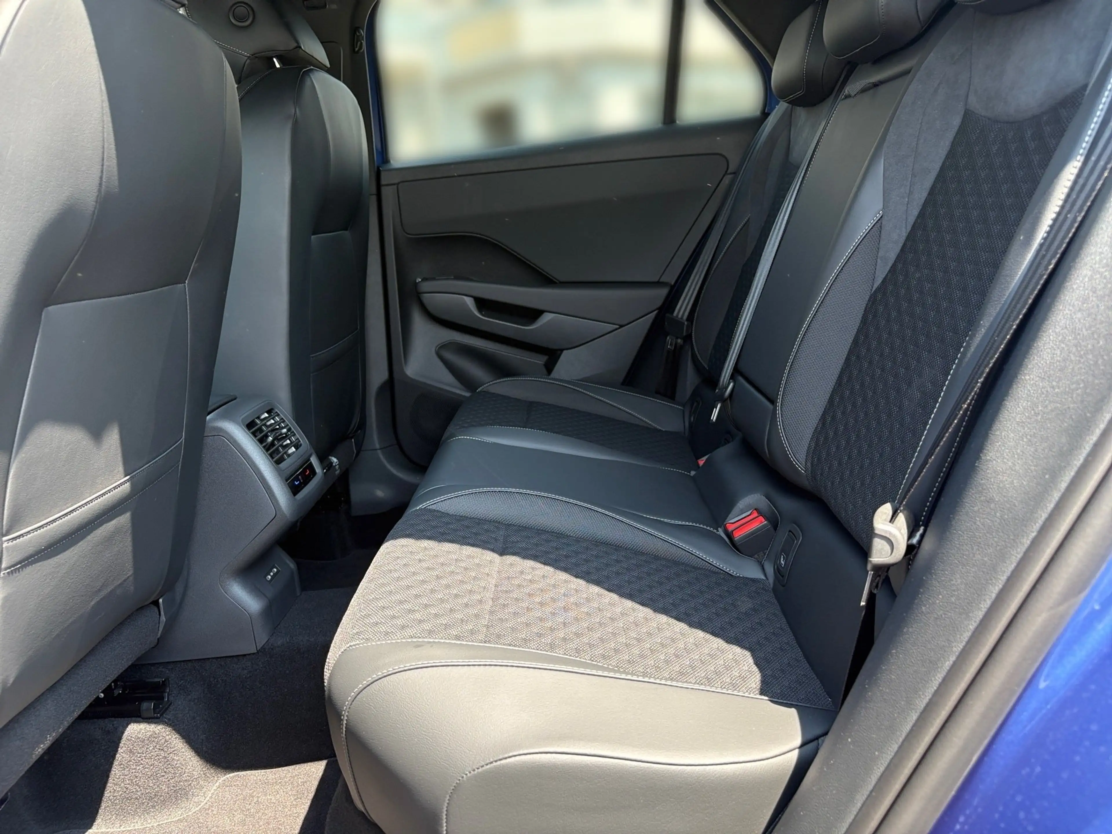 Volkswagen T-Roc 1.5 eTSI R-Line *APPCON*KAMERA*SITZHZG* — photo 15