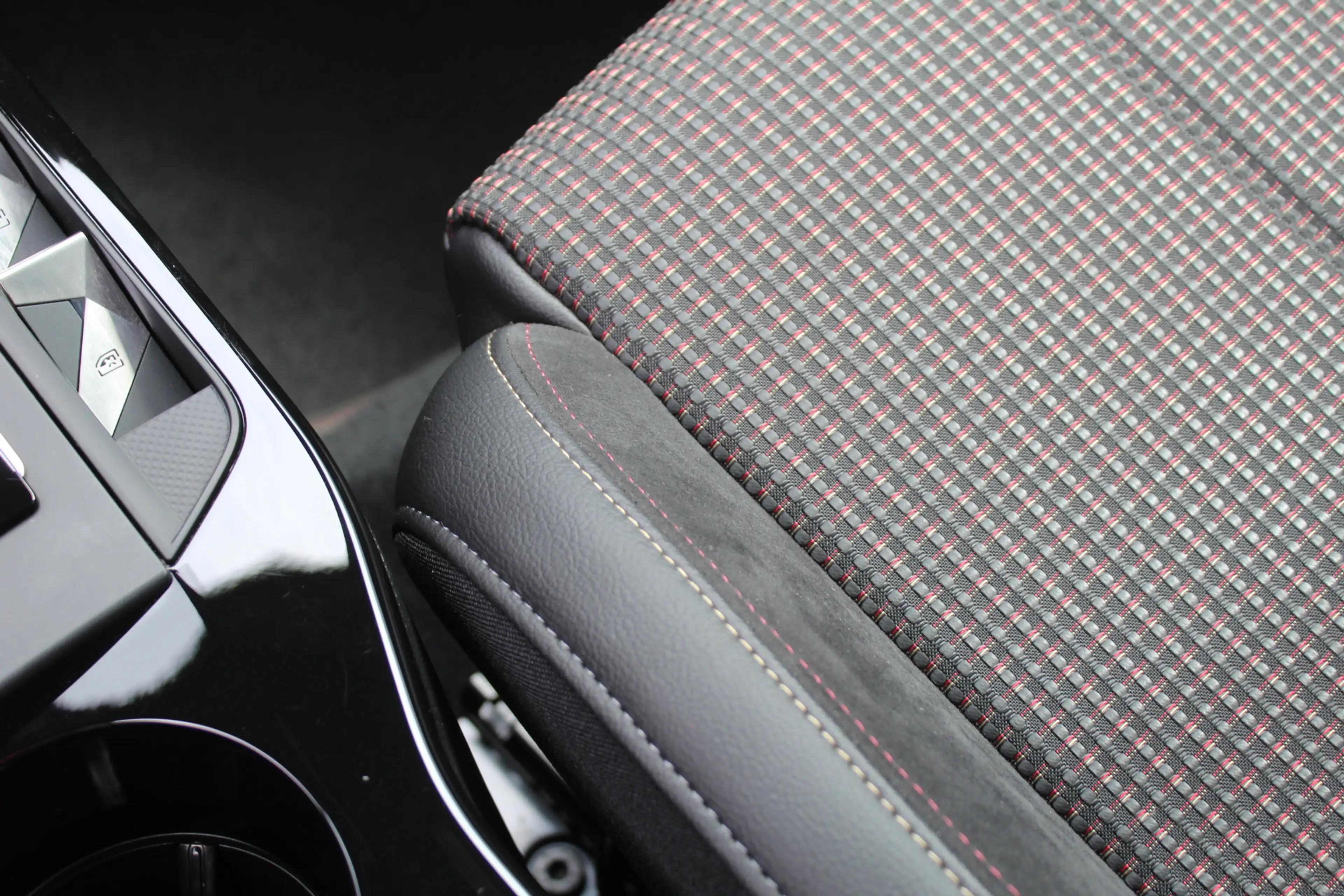 DS Automobiles DS 3 Crossback E-Tense Performance Line 50 kWh | Blis | Camera | — photo 26