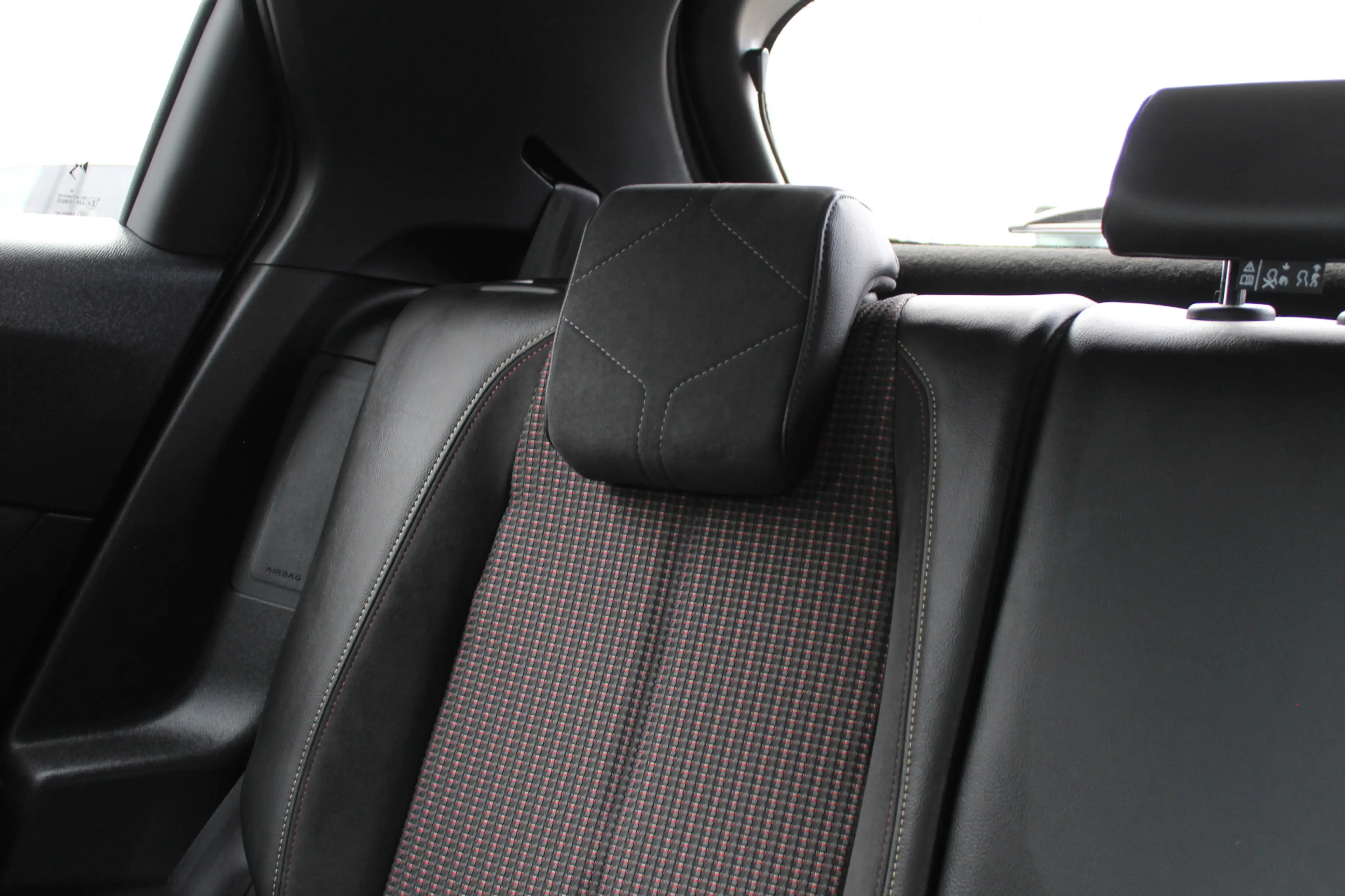 DS Automobiles DS 3 Crossback E-Tense Performance Line 50 kWh | Blis | Camera | — photo 28