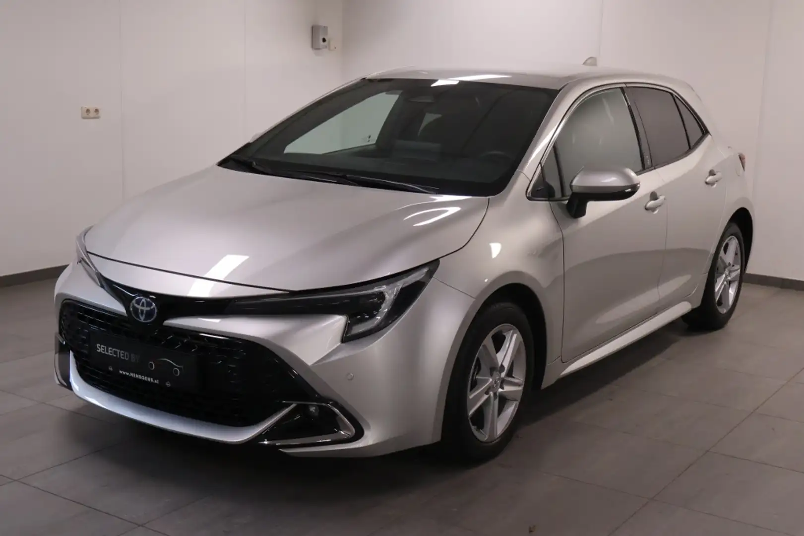Toyota Corolla 1.8 Hybrid Dynamic | Navi | Privacy Glass Silber - 1