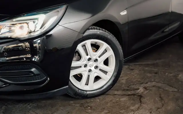 Opel Astra view 6