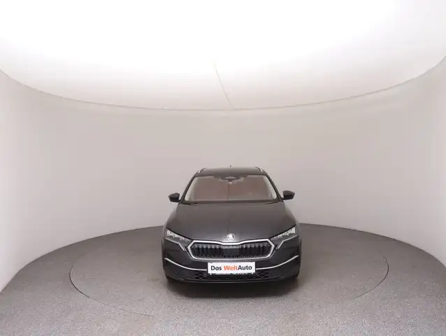 Skoda Octavia view 3