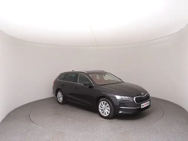 Skoda Octavia view 2