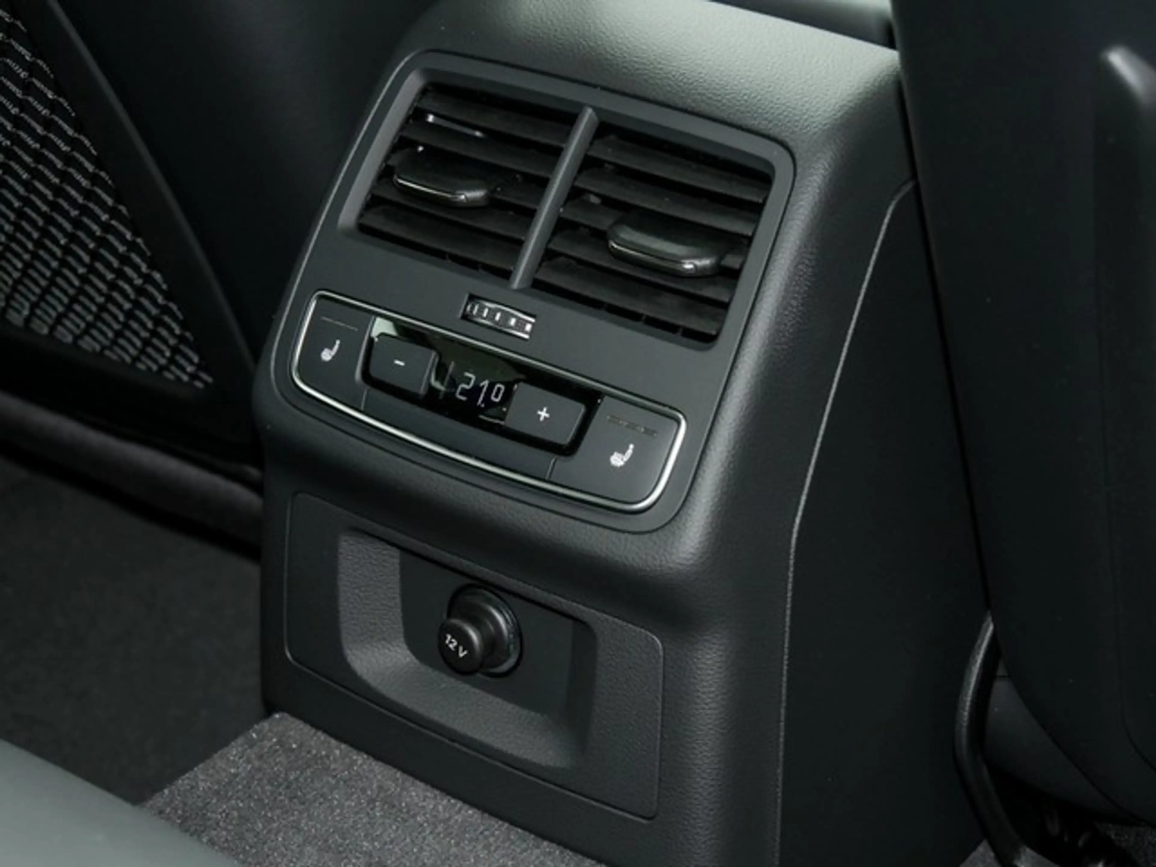Audi RS4 RS 4 Avant Qu. ESSENTIALS PANO B&O ALU20" SPORT... — photo 13
