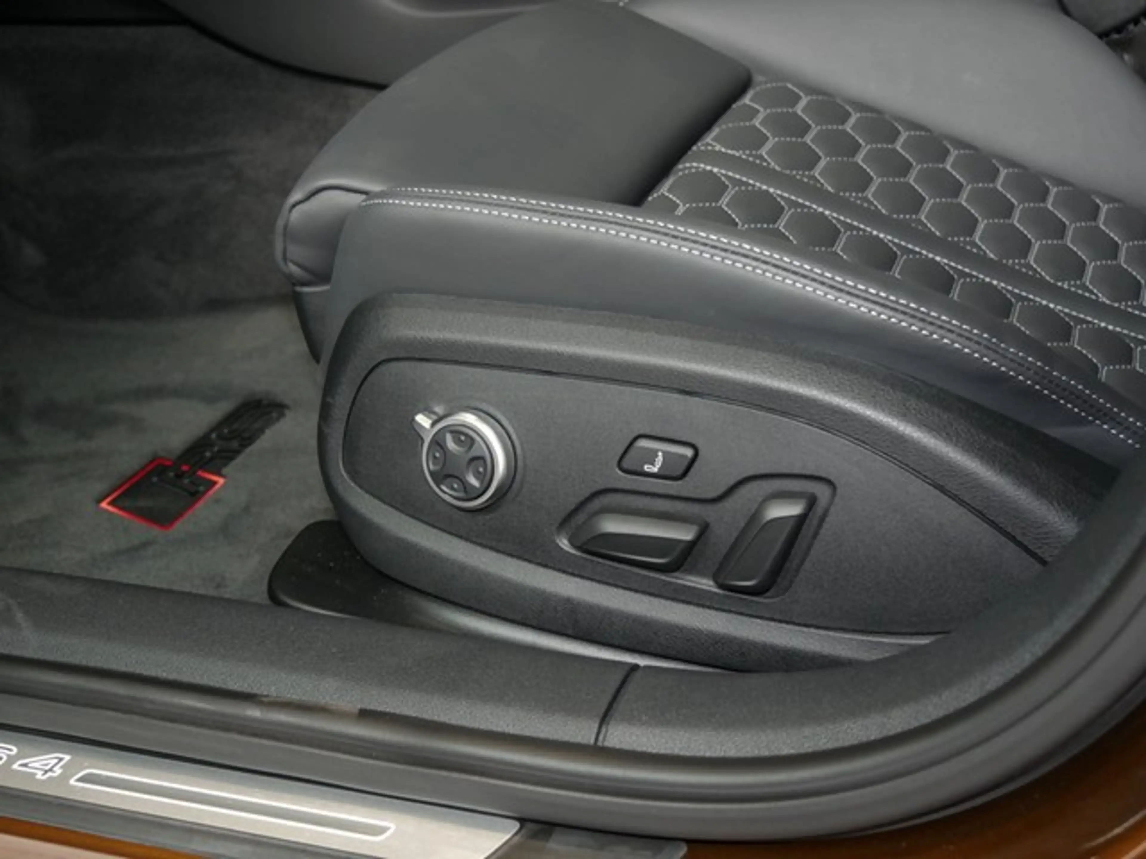 Audi RS4 RS 4 Avant Qu. ESSENTIALS PANO B&O ALU20" SPORT... — photo 9